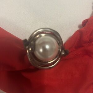 UNO de 50 Silver “De Perlas” Pearls of Wisdom Ring w/ red drawstring pouch SZ 7